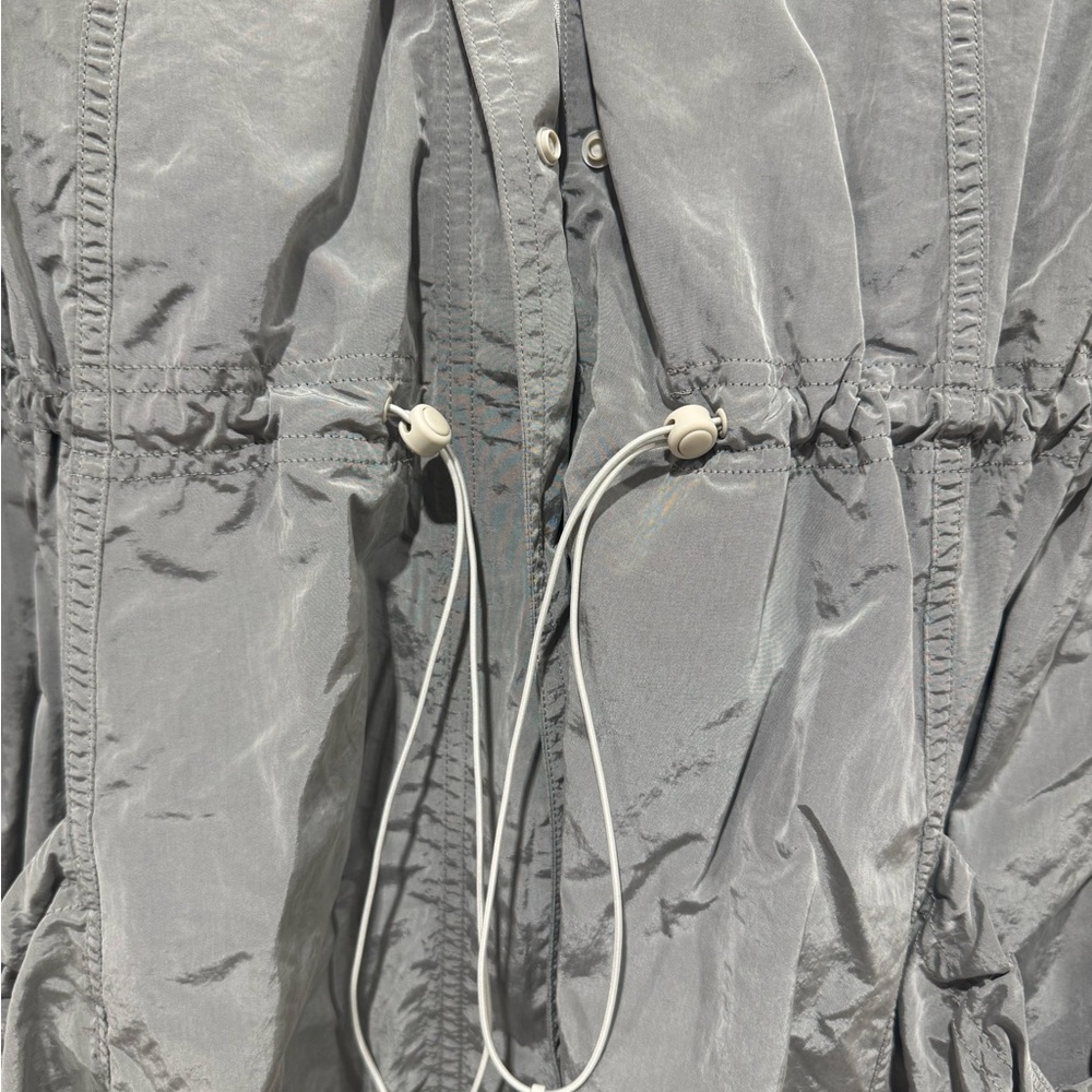 lululemon athletica Gray Utility Rain Jacket Lightweight Relaxed Fit NWOT - Picture 10 of 14